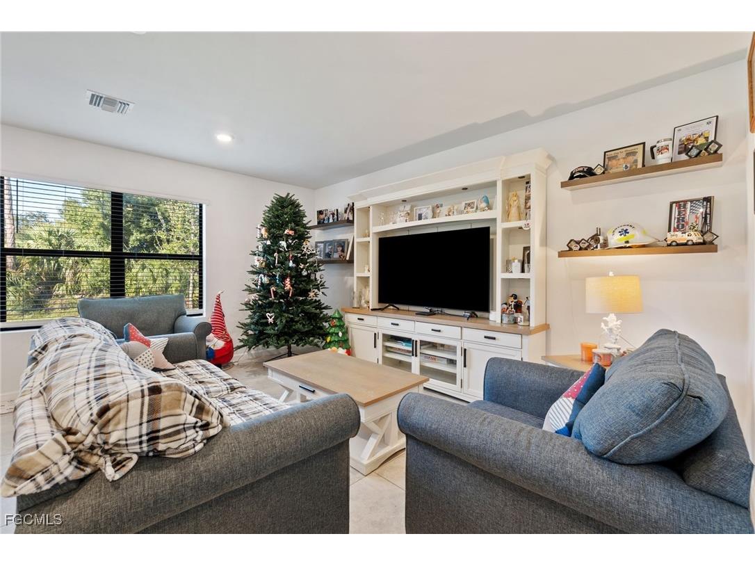 10804 Firebush Circle North Fort Myers FL 33917 2025021833 image2
