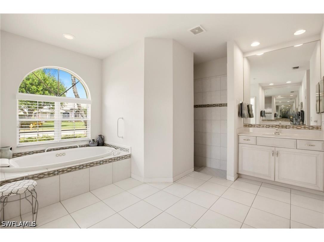 10815 Phoenix Way Naples FL 34119 226016503 image19
