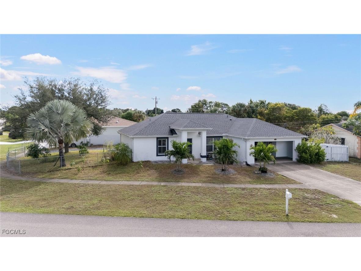 1082 Ridgeway Drive North Fort Myers FL 33903 2025018501 image1