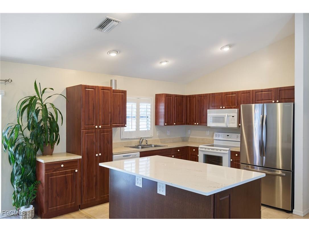 1082 Ridgeway Drive North Fort Myers FL 33903 2025018501 image15