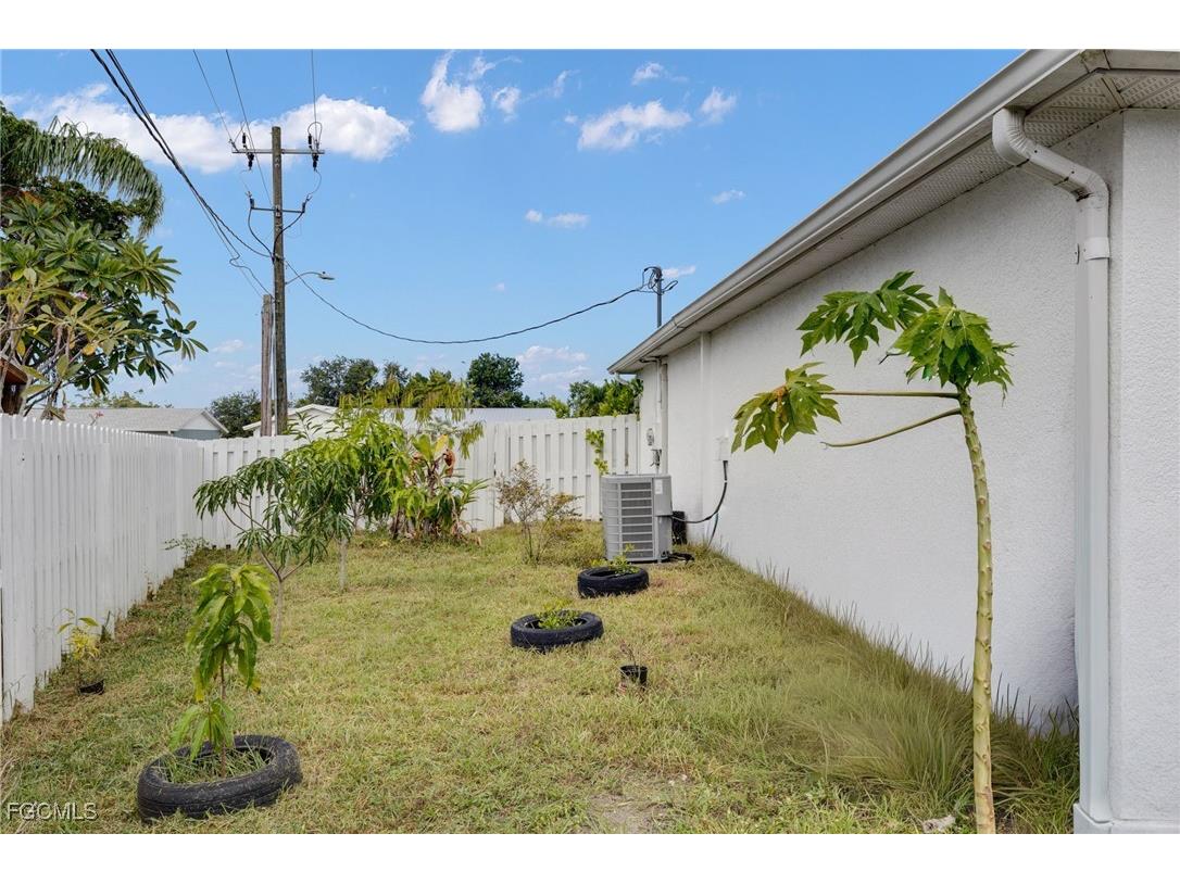 1082 Ridgeway Drive North Fort Myers FL 33903 2025018501 image17