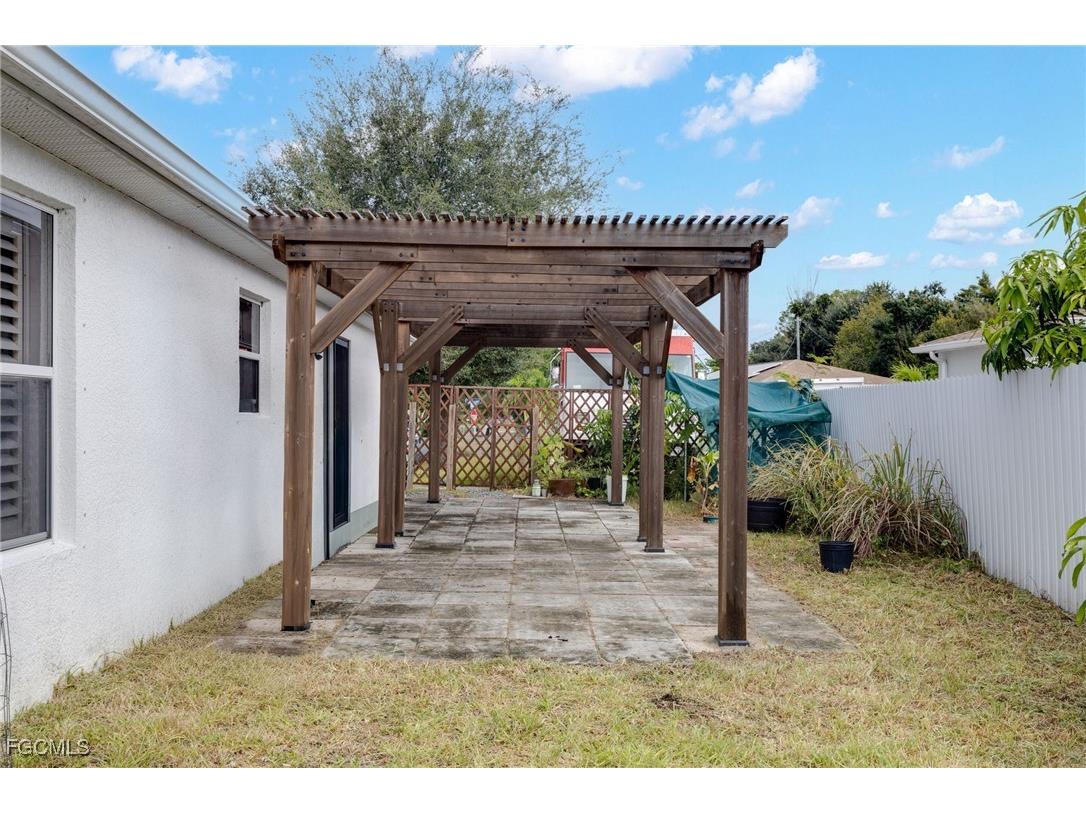 1082 Ridgeway Drive North Fort Myers FL 33903 2025018501 image18