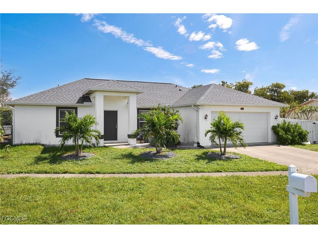 1082 Ridgeway Drive North Fort Myers FL 33903 2025018501 image2