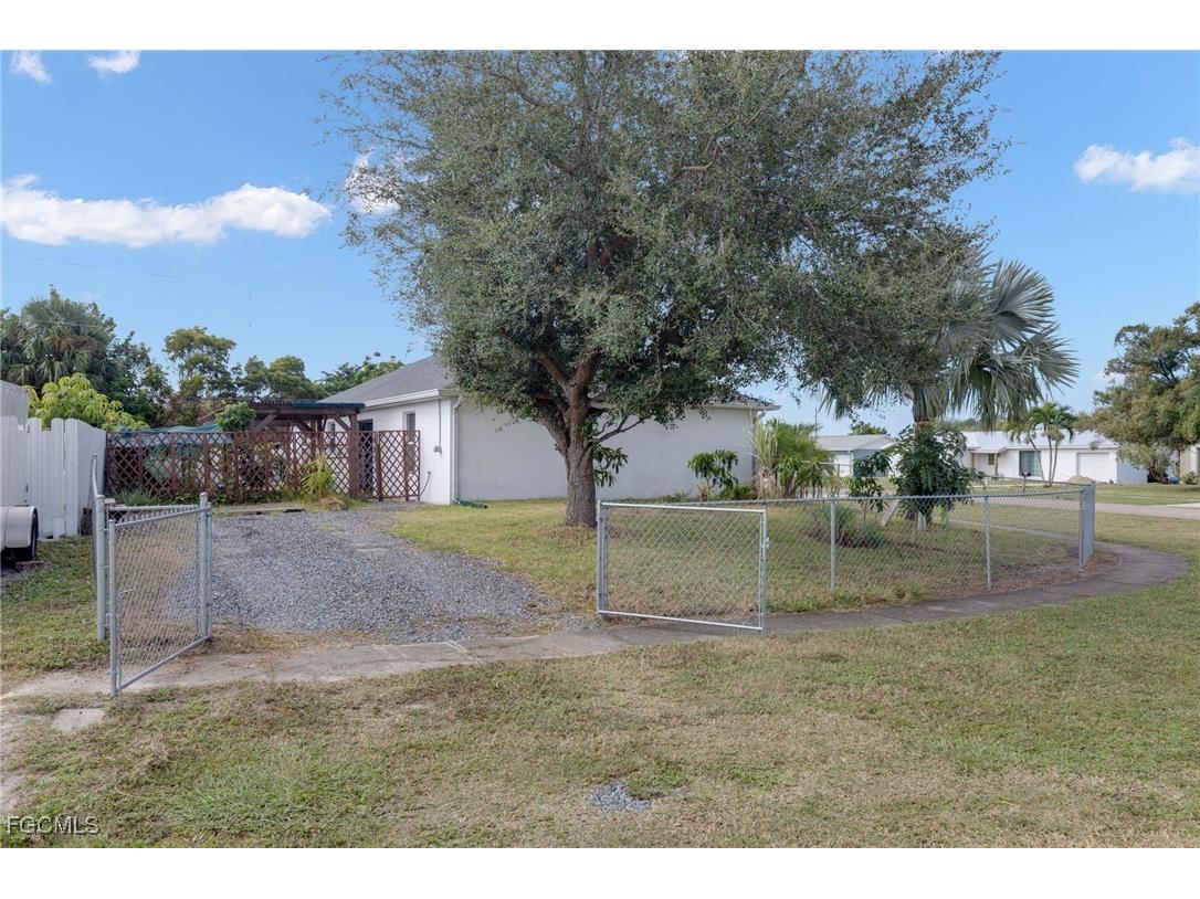 1082 Ridgeway Drive North Fort Myers FL 33903 2025018501 image22