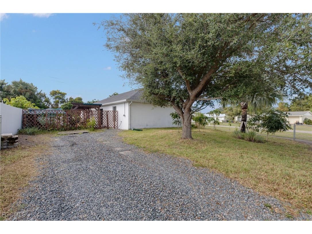 1082 Ridgeway Drive North Fort Myers FL 33903 2025018501 image23