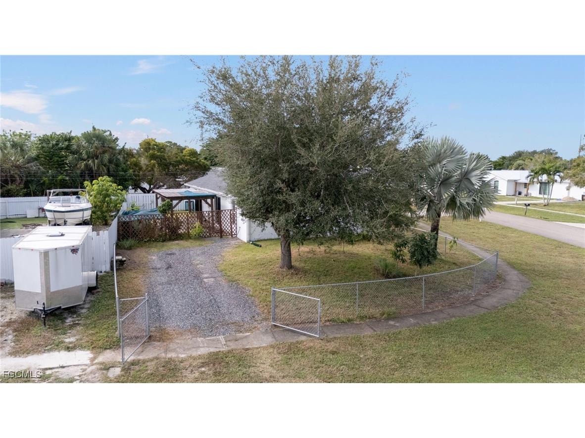 1082 Ridgeway Drive North Fort Myers FL 33903 2025018501 image24