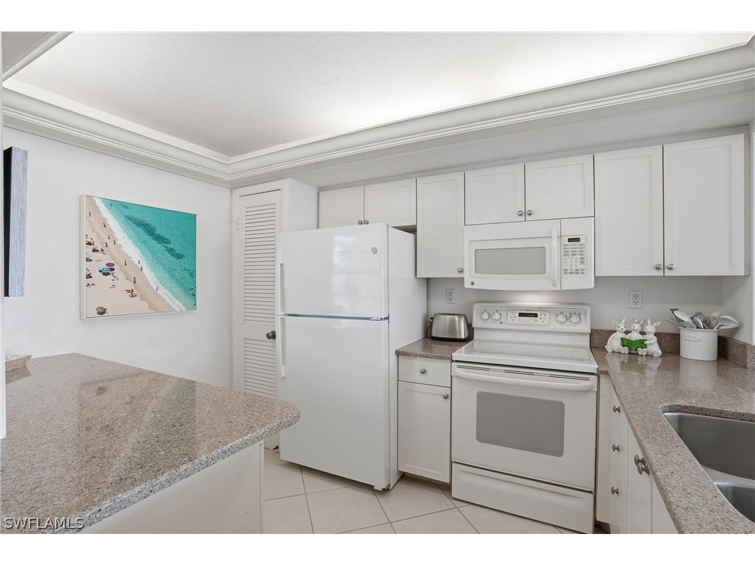 1083 Forest Lakes Drive #6304/6305 Naples FL 34105 226009984 image5