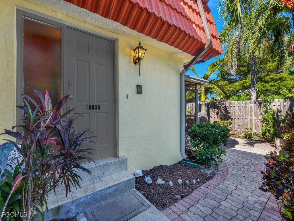 10835 Meadow Lark Cove Drive Fort Myers FL 33908 2025021286 image1