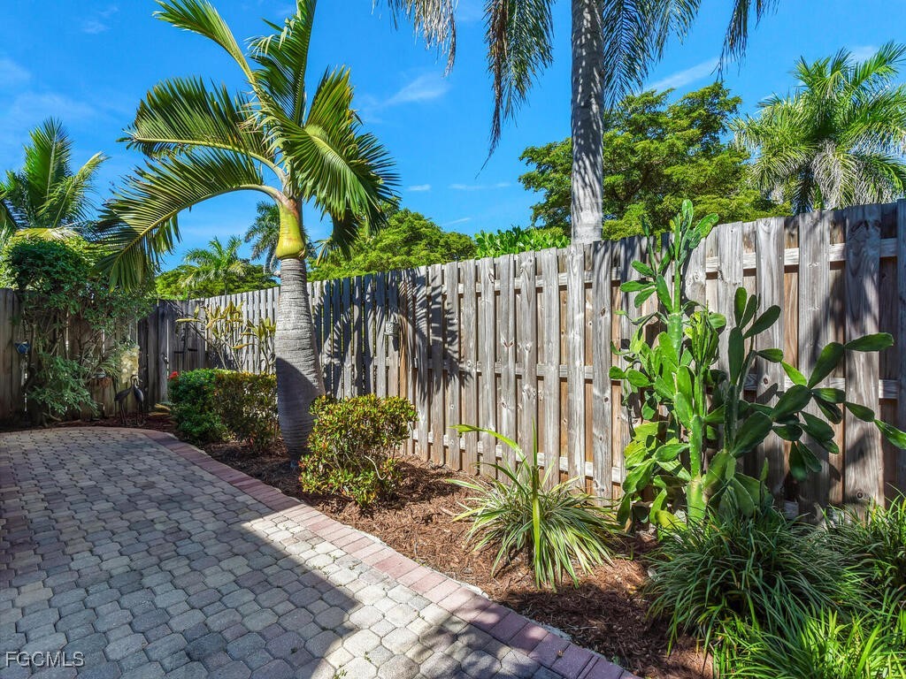 10835 Meadow Lark Cove Drive Fort Myers FL 33908 2025021286 image3