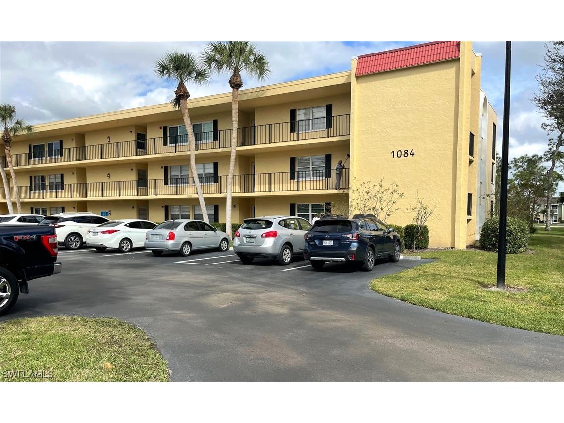 1084 Forest Lakes Drive #103 Naples FL 34105 224006926 image1