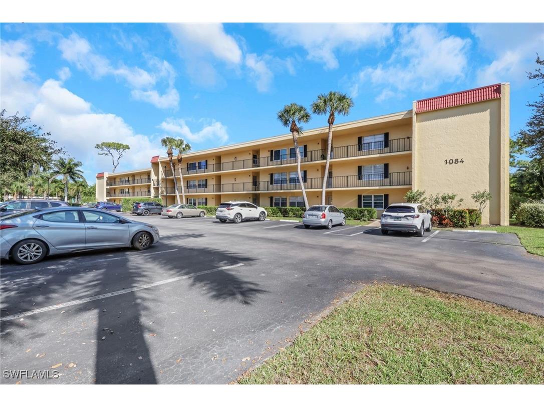 1084 Forest Lakes Drive #7304 Naples FL 34105 225081391 image1