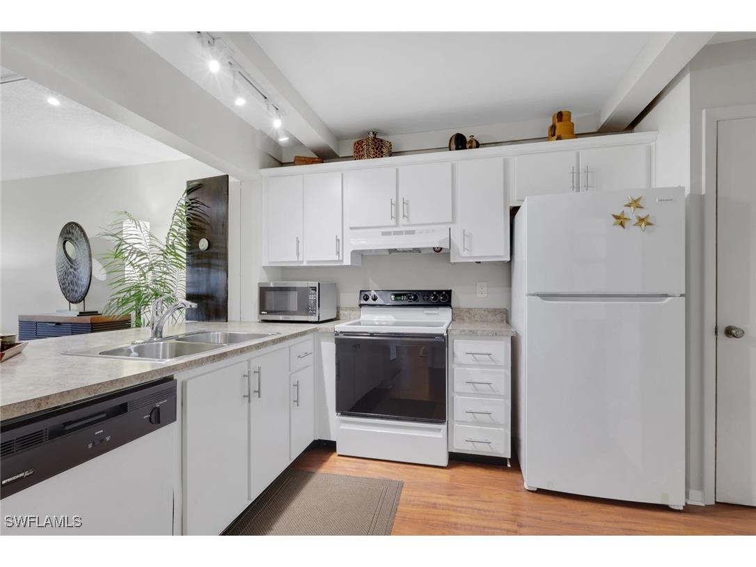 1084 Forest Lakes Drive #7304 Naples FL 34105 225081391 image5
