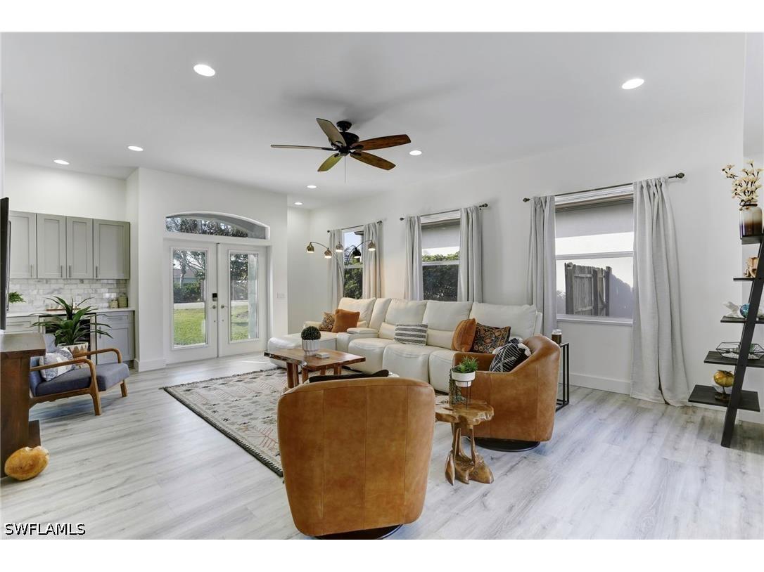 10842 Vanderbilt Drive Naples FL 34108 226017368 image1