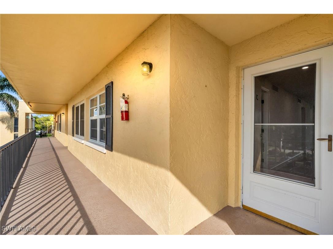 1085 Forest Lakes Drive #8303 Naples FL 34105 225080008 image4