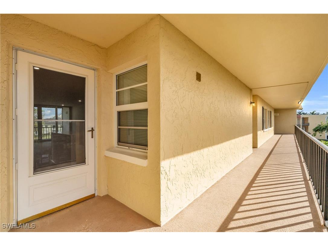 1085 Forest Lakes Drive #8303 Naples FL 34105 225080008 image5