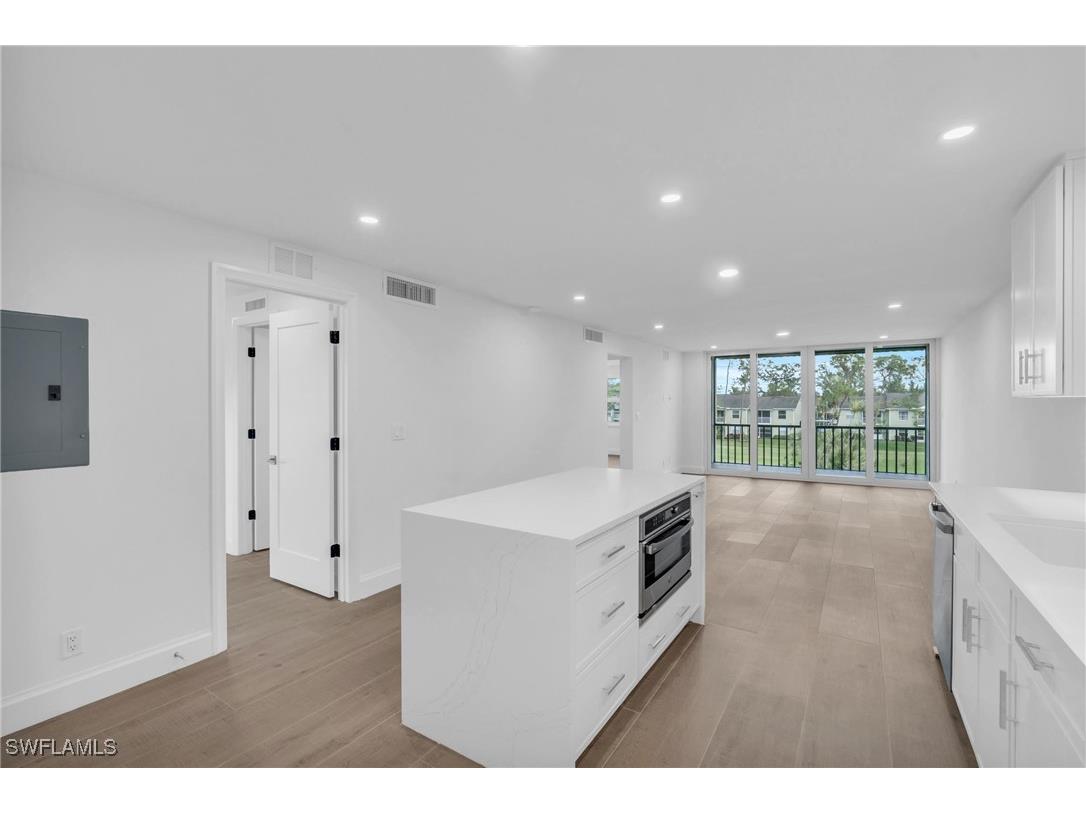 1085 Forest Lakes Drive #8303 Naples FL 34105 225080008 image9