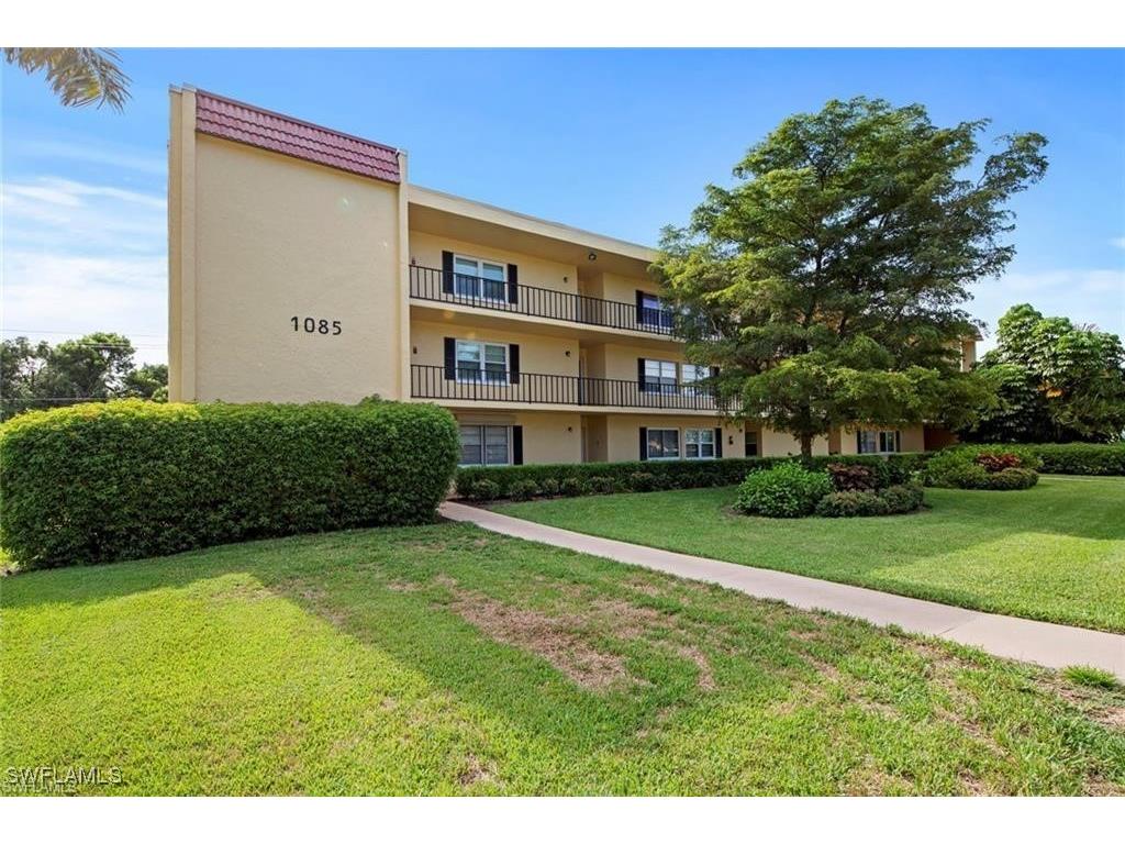 1085 Forest Lakes Drive #8305 Naples FL 34105 226001532 image1