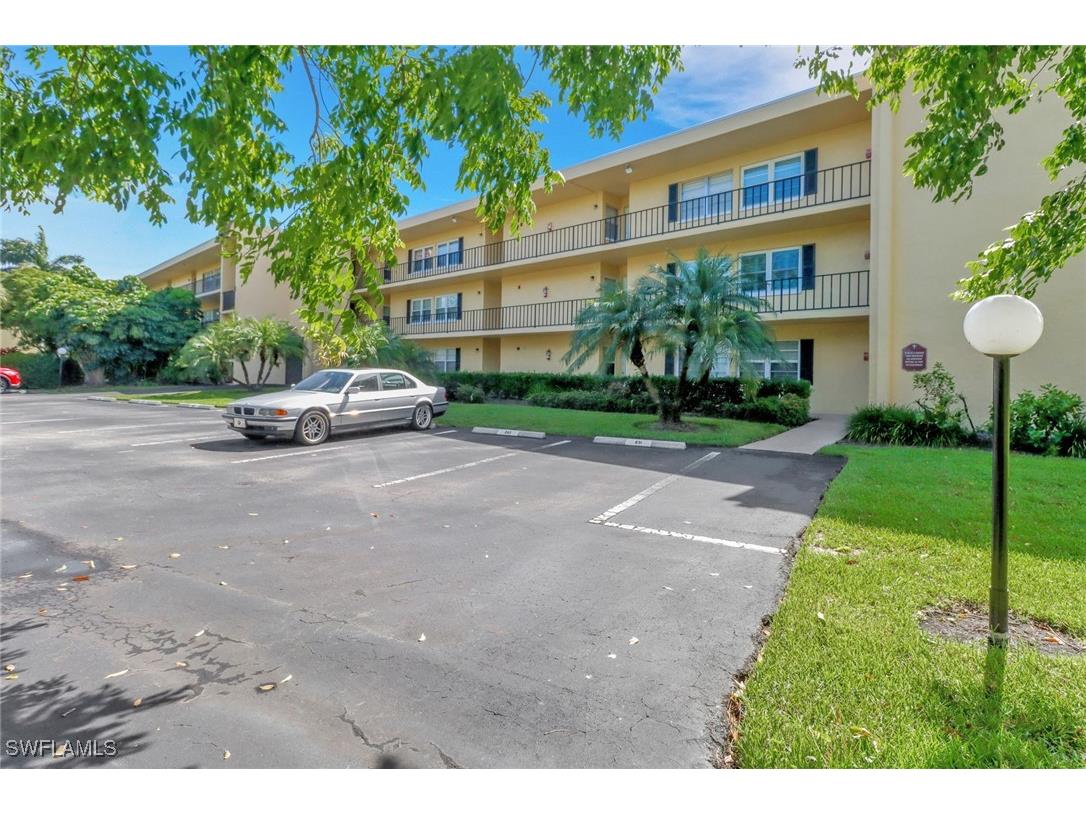 1085 Forest Lakes Drive #109 Naples FL 34105 225064081 image1