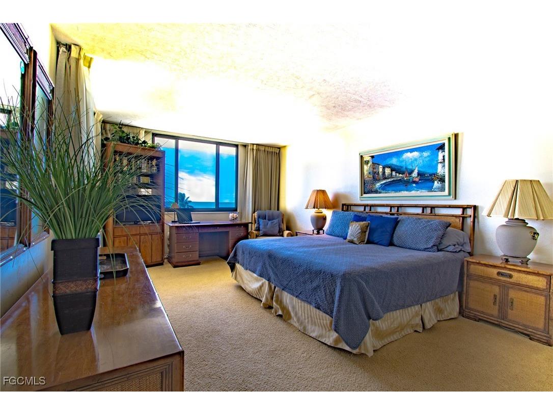 10851 Gulf Shore Drive #301 Naples FL 34108 2025020345 image3