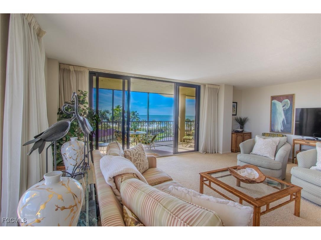 10851 Gulf Shore Drive #301 Naples FL 34108 2026004273 image1