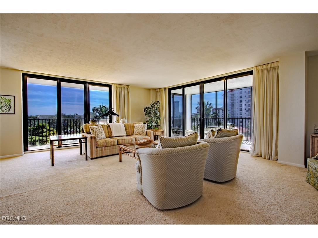 10851 Gulf Shore Drive #301 Naples FL 34108 2026004273 image7