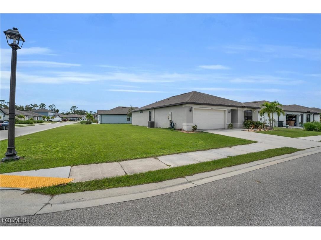10852 Marlberry Way North Fort Myers FL 33917 2025003439 image3