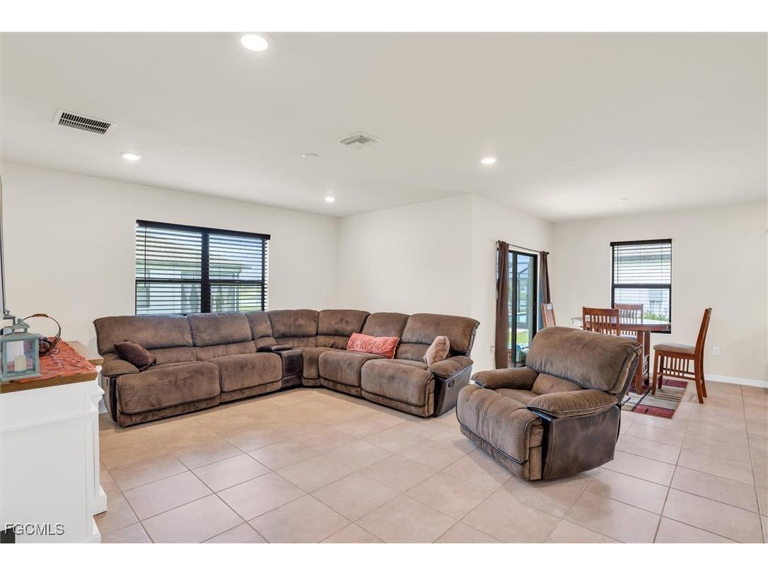 10852 Marlberry Way North Fort Myers FL 33917 2025003439 image9