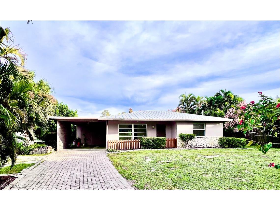 1086 11th Street N Naples FL 34102 223086759 image1