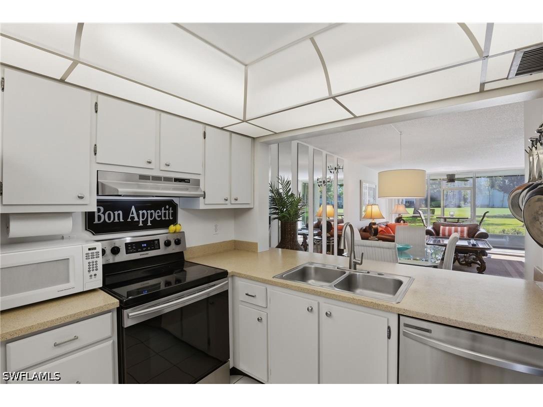 1086 Forest Lakes Drive #106 Naples FL 34105 226019930 image8