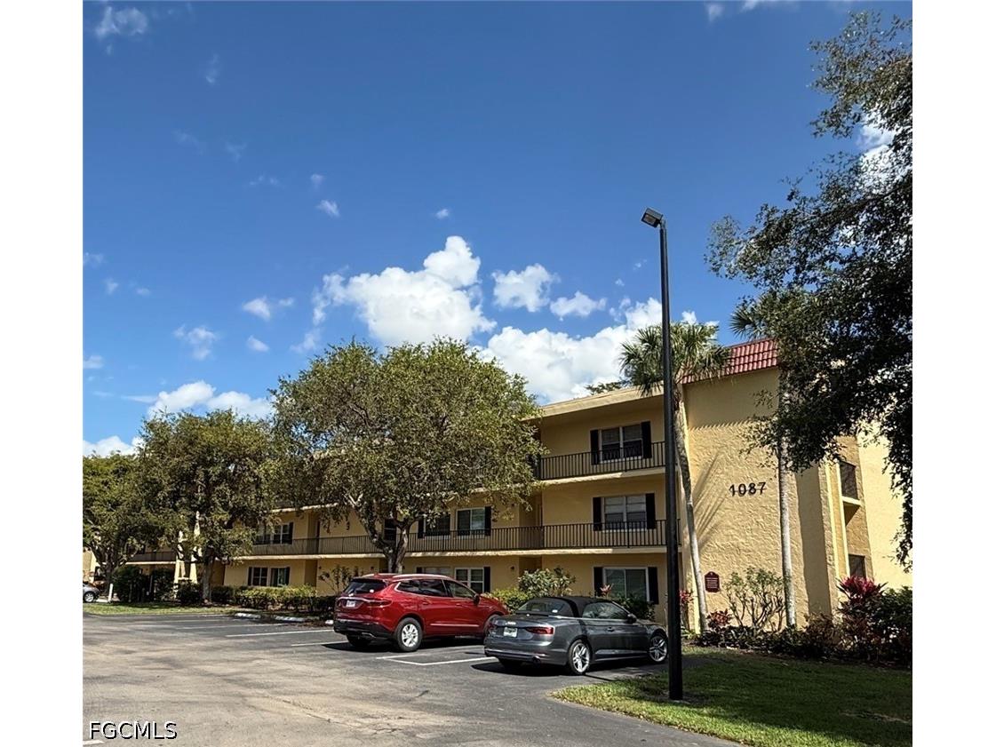 1087 Forest Lakes Drive #306 Naples FL 34105 2026027739 image1