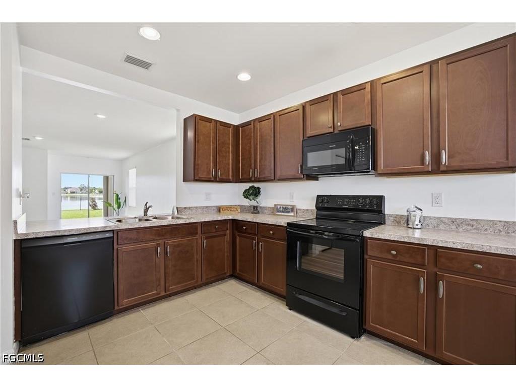 10884 Marble Brook Boulevard Lehigh Acres FL 33936 2026023765 image4