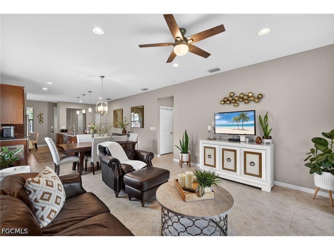 10894 Glenhurst Street Fort Myers FL 33913 2026018418 image4