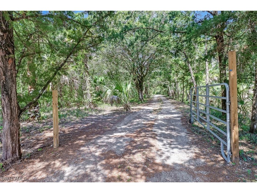 109 10th Street NE Naples FL 34120 223045684 image1