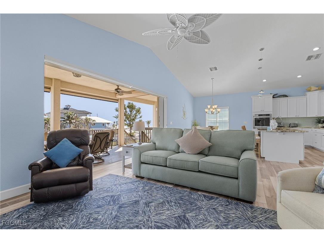 109 Gulfview Avenue Fort Myers Beach FL 33931 2026002969 image8