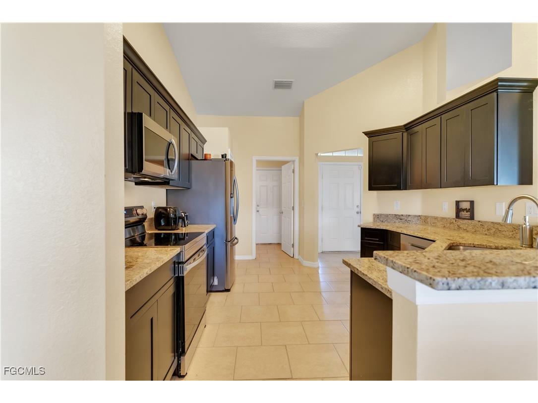 109 NW 14th Street Cape Coral FL 33993 2025000227 image13