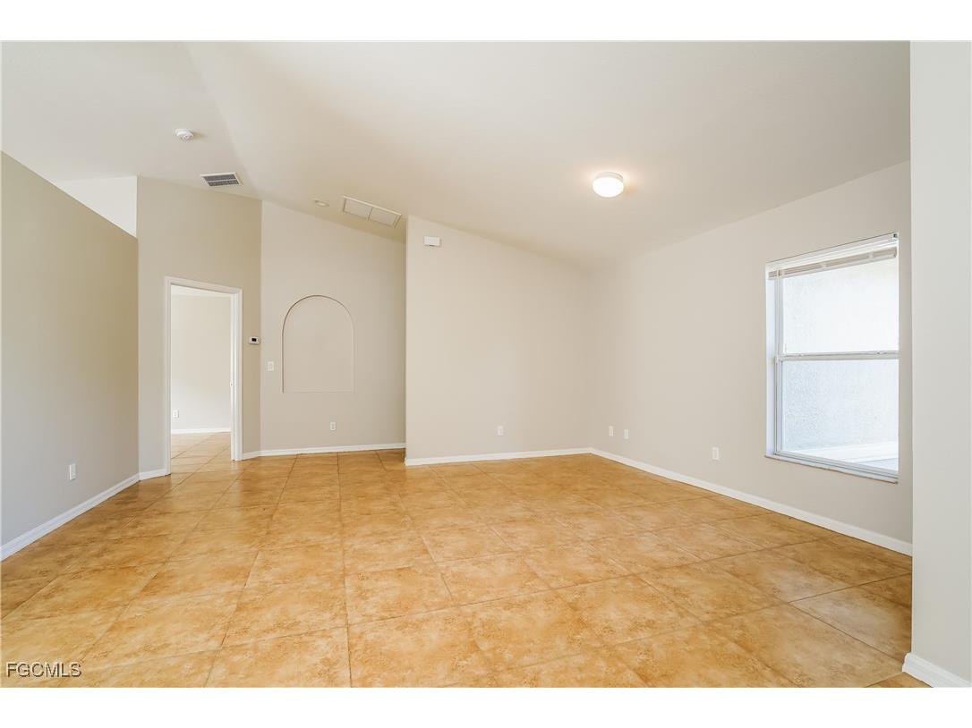 109 Ocean Park Drive Lehigh Acres FL 33972 2025015276 image3