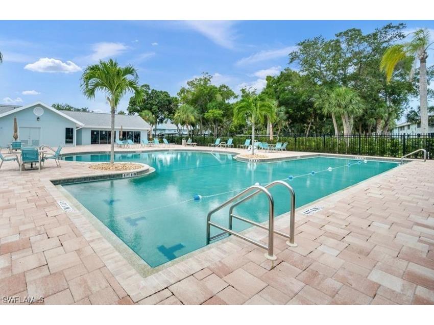 109 Wading Bird Circle #V-102 Naples FL 34110 223031557 image1