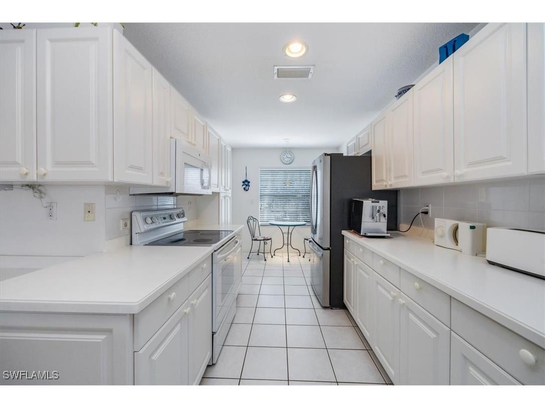 1090 Partridge Circle #201 Naples FL 34104 225073104 image11