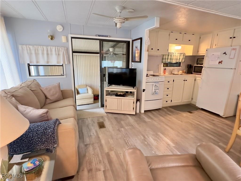 10917 Brown Pelican Circle Estero FL 33928 2025019134 image4