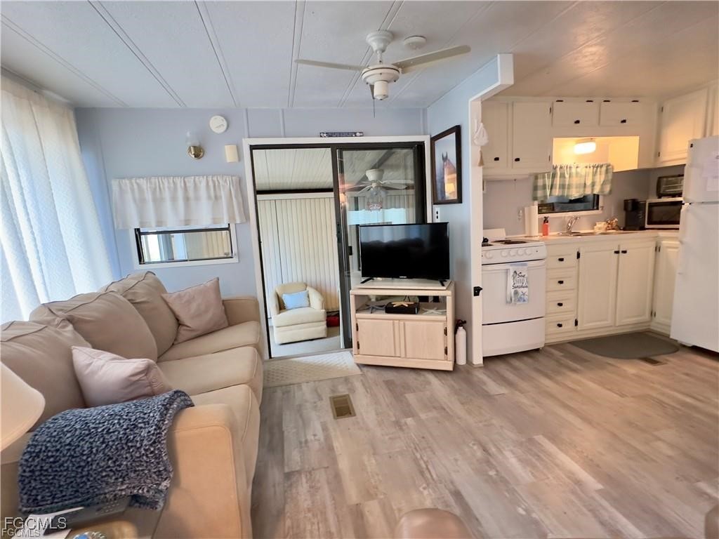 10917 Brown Pelican Circle Estero FL 33928 2025019134 image5