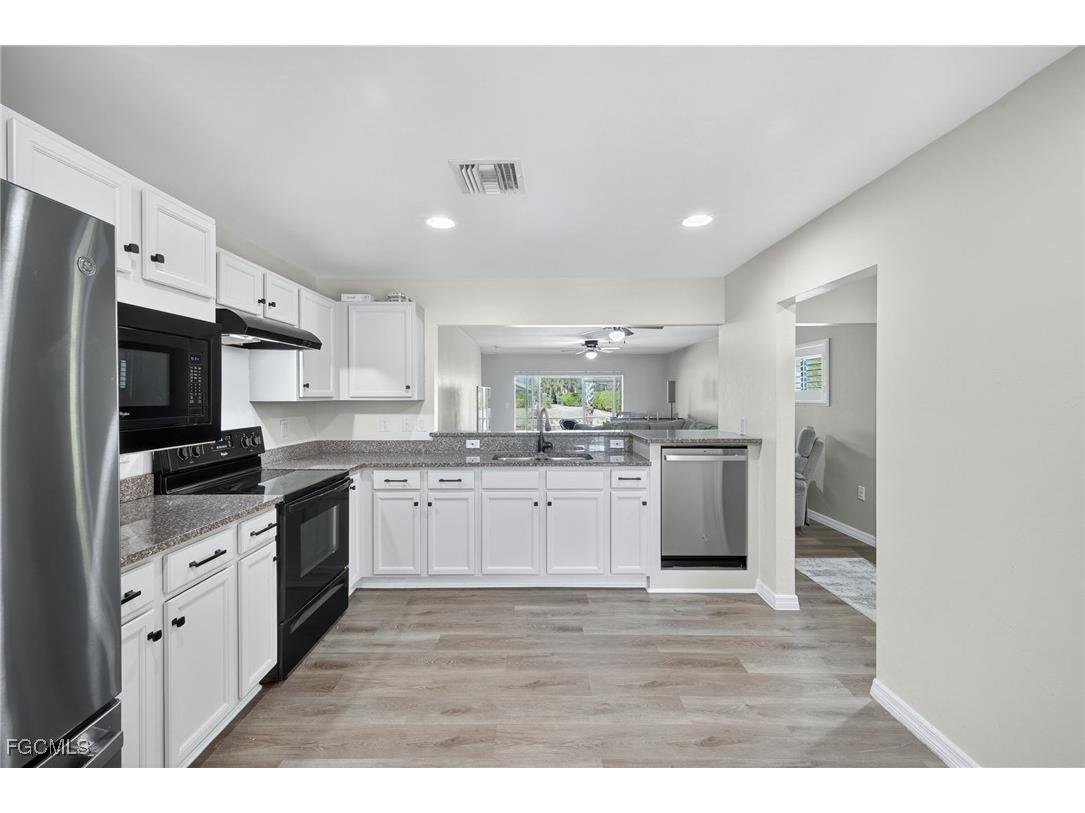 10970 Glenhurst Street Fort Myers FL 33913 2025020291 image5