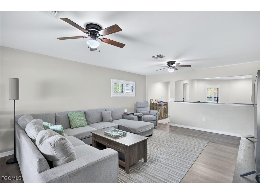 10970 Glenhurst Street Fort Myers FL 33913 2025020291 image8