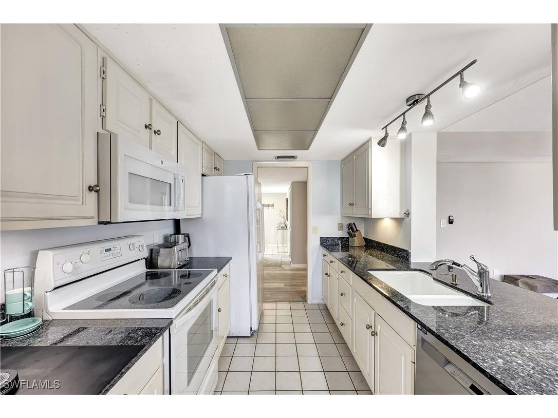 11 Bluebill Avenue #1005 Naples FL 34108 226000725 image18