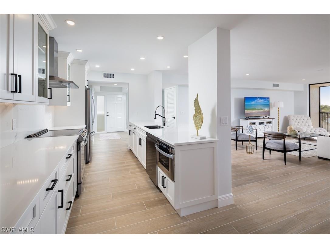 11 Bluebill Avenue #301 Naples FL 34108 223020508 image1