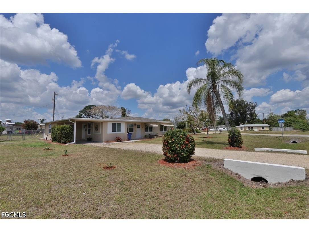 11 California Road Lehigh Acres FL 33936 2026017633 image1
