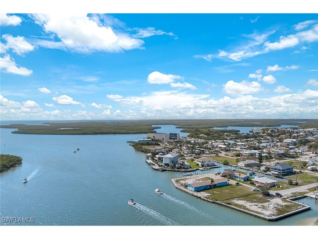 110 East Court Naples FL 34140 225045758 image1