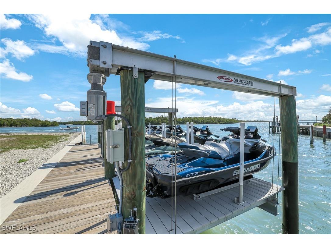 110 East Court Naples FL 34140 225045758 image18