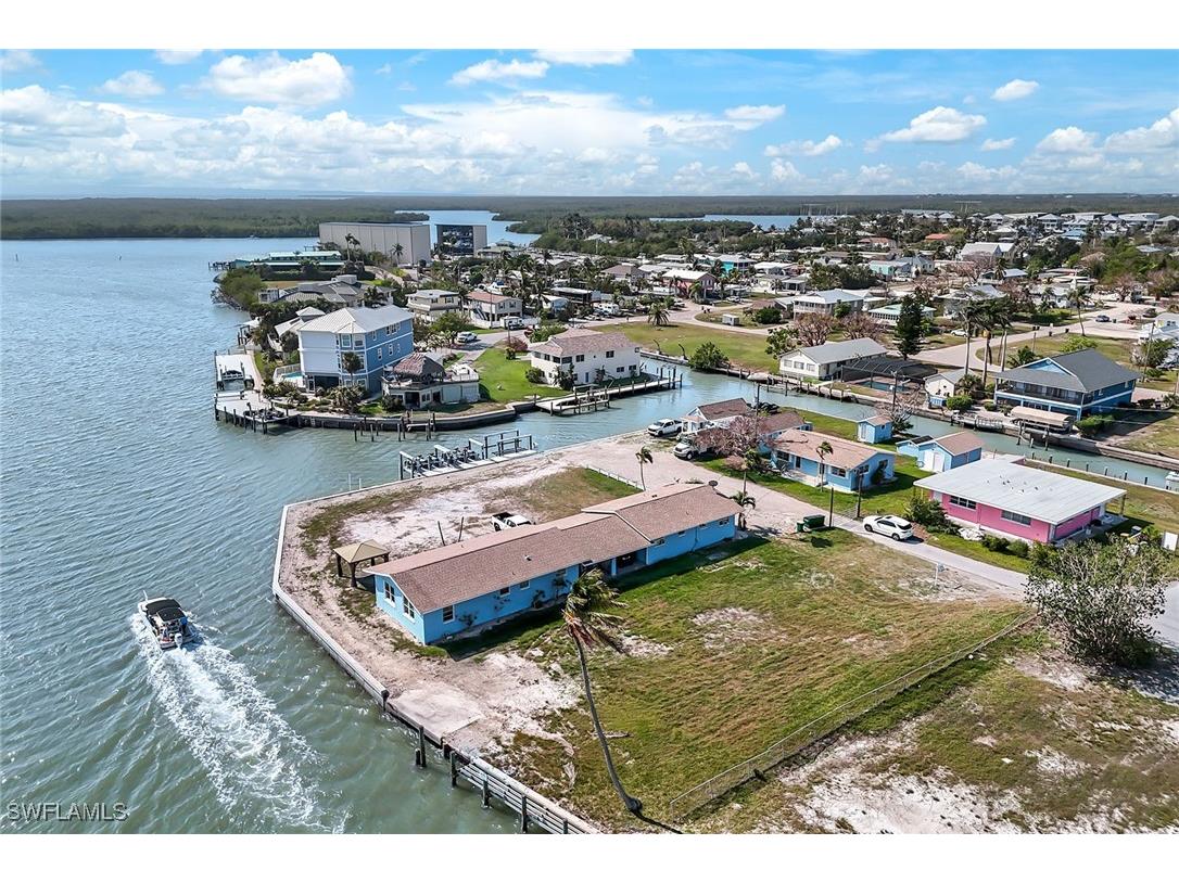 110 East Court Naples FL 34140 225045758 image8