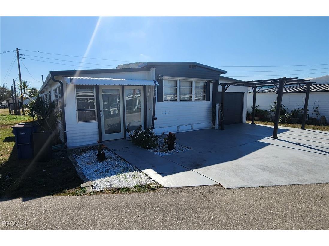 110 Gaslight Avenue North Fort Myers FL 33917 2025024067 image1