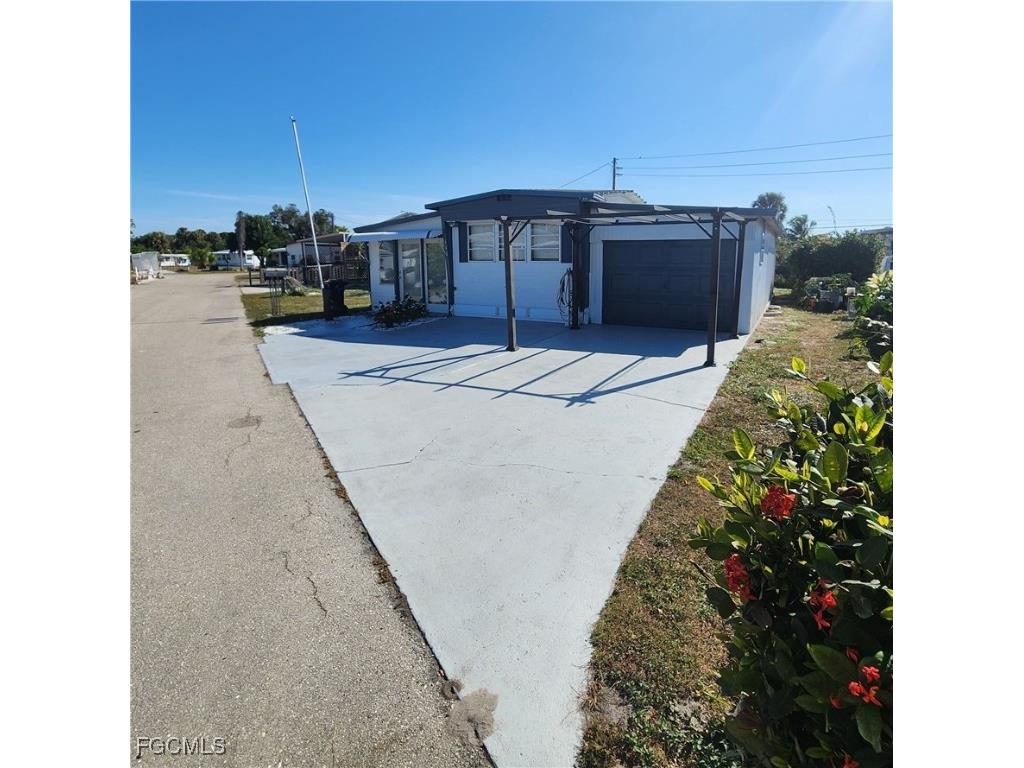 110 Gaslight Avenue North Fort Myers FL 33917 2025024067 image3